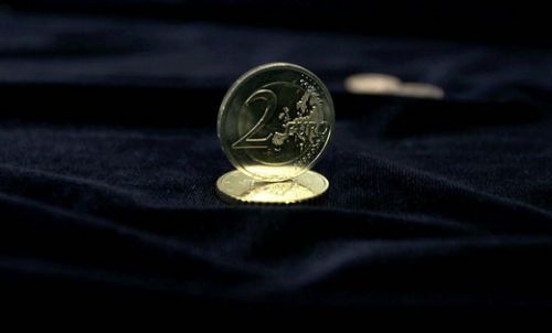 монета с аистом