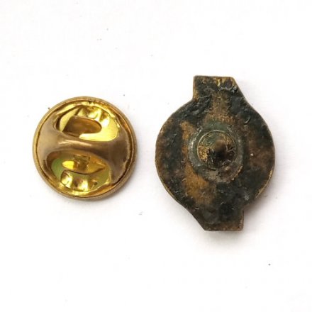 Значок иностранный на цанге