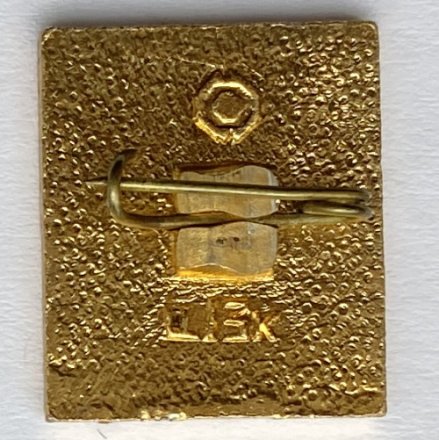 Значок. XXXlV Чемпионат СССР по футболу (красно-зеленый)