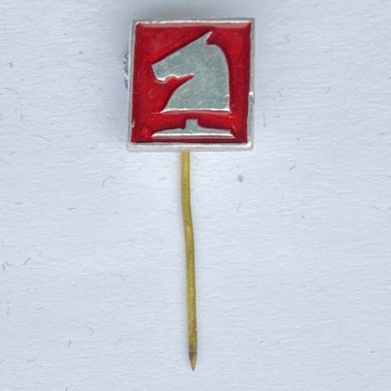 Значок. Шахматы. Конь (игла) 