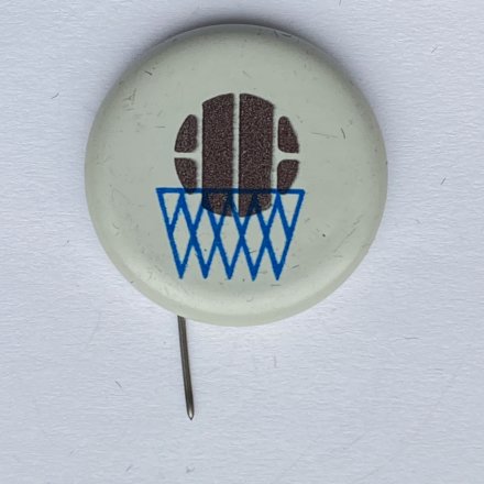 Значок. Баскетбол. Корзина. Коричневый мяч