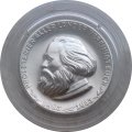 Знак Пролетарий всех стран соединяйтесь. К.Маркс 1883-1953