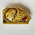 Значок. Обелиск памяти. Вечный огонь.