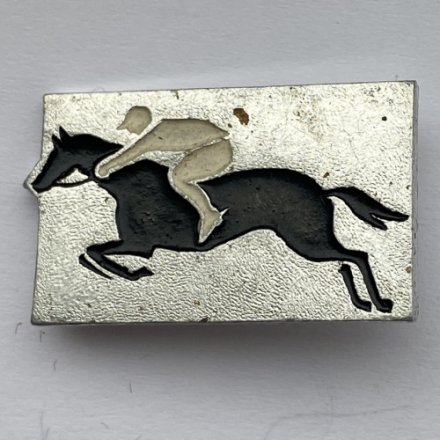 Значок. Конный спорт. Скачки