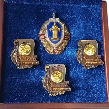 Набор из 4 знаков УФСБ России по г. СПб и ЛО. 75 лет Победы. 2020 г. (в футляре)