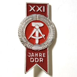 Значок XXI JAHRE DDR. ГДР 21 год