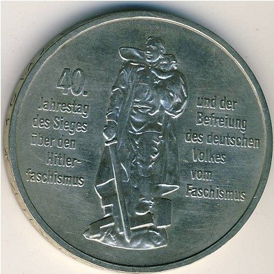 ГДР 10 марок 1985 год - 40-летие освобождения от фашизма. Воин-освободитель