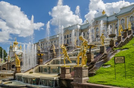 Санкт-Петербург «Петергоф» - Гравированная цветная монета 10 рублей в буклете