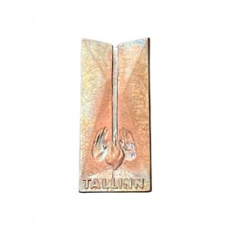 Значок Эстония. Таллин (Tallinn). Мемориальный ансамбль Маарьямяэ. Вечный огонь