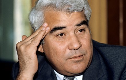 Туркменистан 10 манат 1993 год - Сапармурат Ниязов. Мавзолей Текеша