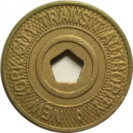 Транспортный жетон Good For One Fare. New York City Transit Authority