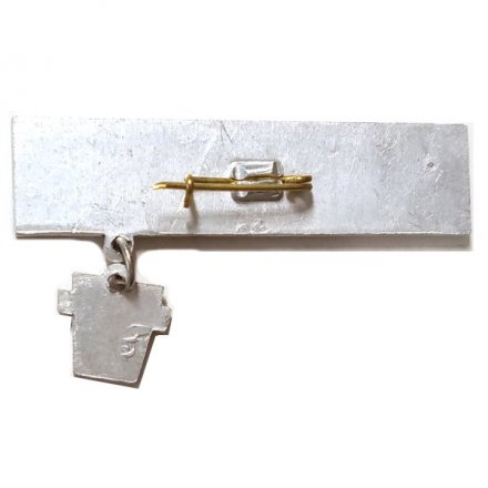 Значок ММК им. Ленина 200 млн т чугуна, 250 млн т стали, 200 млн т проката