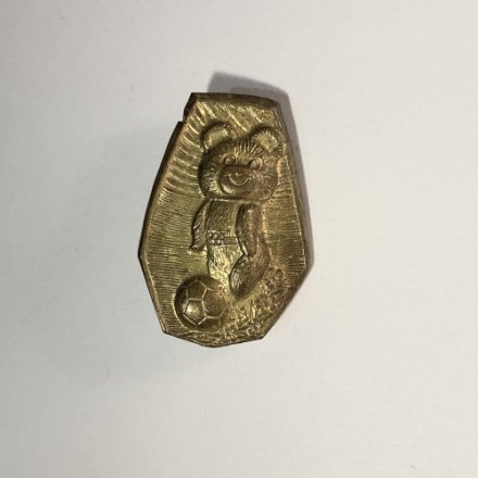 Значок Олимпийский Мишка. Футбол. XXll Олимпийские игры. Москва 1980