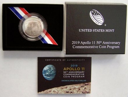 США 1/2 доллара 2019 год - 50 лет Космической программе Аполлон-11 UNC