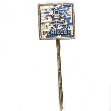 Значок Pentacon. Оптика. Фотоаппараты. ГДР