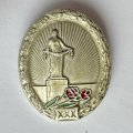 Значок. XXX лет ПОБЕДЕ 30 лет 1941-1945 памятник, гвоздики 