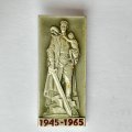 Значок. 1945-1965. 20 лет. Монумент Воин-освободитель. Трептов-парк. Берлин