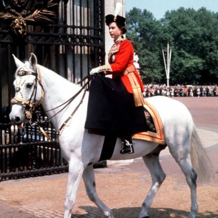 Великобритания 25 новых пенсов 1977 год - Cеребряный юбилей правления Елизаветы II (медь-никель)(в капсуле)