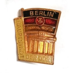 Значок Берлин. Столица ГДР. Флаг. Berlin. Hauptstadt der DDR