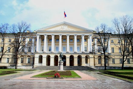 Санкт-Петербург «Смольный институт благородных девиц» - Гравированная цветная монета 10 рублей в буклете