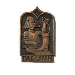 Значок Таллин. Tallinn. Сапожник шьёт сапог, тяжелый