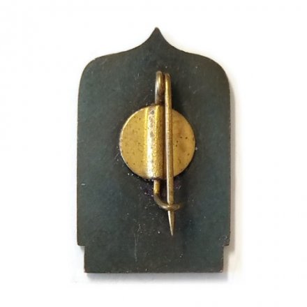 Значок Таллин. Tallinn. Сапожник шьёт сапог, тяжелый