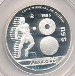 Мексика 50 песо 1985 год - ЧМ по футболу. Индеец с мячом