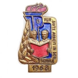 Значок Юный пионер ГДР. За хорошую работу в школе 1968 год