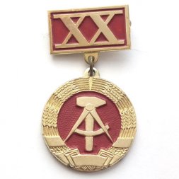 Значок 20 лет ГДР