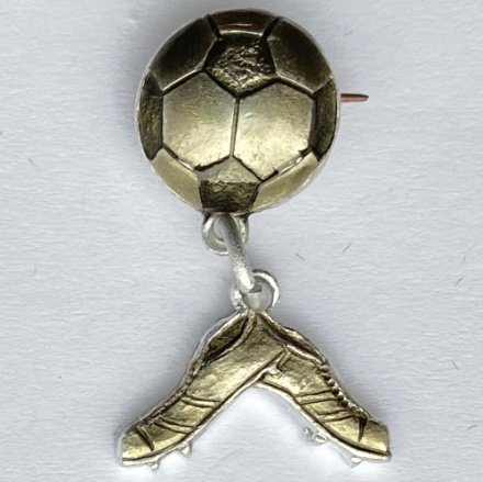 Значок. Футбол. Бутсы. Мяч