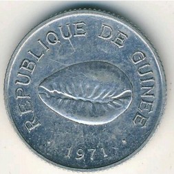 Монета Гвинея 50 каури 1971 год - Раковина Каури
