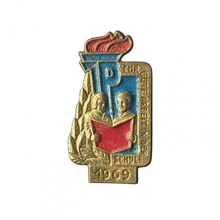 Значок ГДР. Für gute Arbeit in der Schule. За хорошую работу в школе, 1969 год