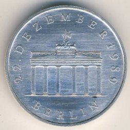 ГДР 20 марок 1990 год - Бранденбургские Ворота в Берлине (Ag)