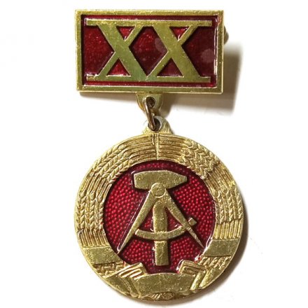 Значок 20 лет ГДР, подвес