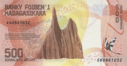 Мадагаскар 500 ариари 2017 год - Каменный лес заповедника Цинги-де-Бемараха. Деревня - UNC
