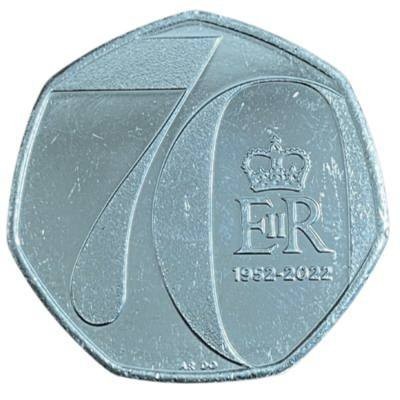 Великобритания 50 пенсов 2022 год - 70 лет вступлению на престол Королевы Елизаветы II (бюст на аверсе)