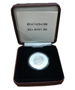 Латвия 1 лат 2011 год - 800 лет первым рижским деньгам