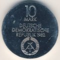 ГДР 10 марок 1982 год - Открытие нового Гевандхаус