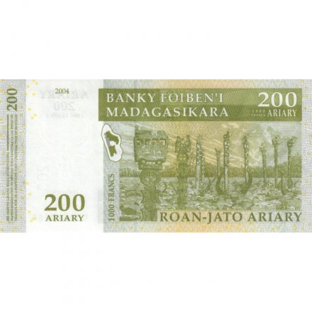 Мадагаскар 200 ариари (1000 франков) 2004 год - Деревня на плато. Aloalo (погребальные скульптуры) UNC