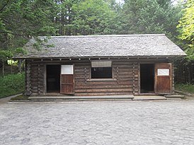 Северная Корея 2000 вон 2008 год - 100 лет Ким Ир Сену. Кратерное озеро на горе Паекту UNC