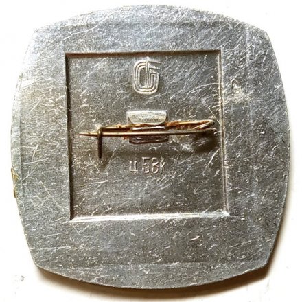 Значок &quot;Москва приглашает. 1980&quot;