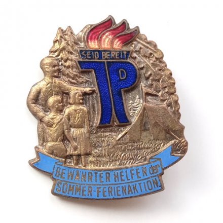 Значок Пионерия ГДР. Надежный вожатый летнего лагеря (Bewahrter Helfer der Sommer-ferienaktion)
