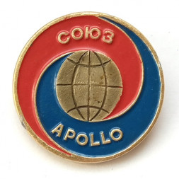Значок СССР "Союз - Аполлон (Apollo)" 1975 год