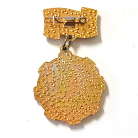 Значок Завод РостСельмаш Орденов Ленина Октябрьской революции Трудового красного знамени. Дон 1500 комбайн