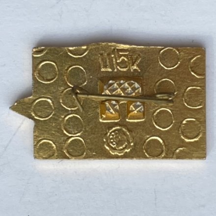 Значок. 100 лет картинной галерее И.К. Айвазовского 