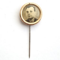 Значок-иголка Летчик-космонавт СССР Юрий Гагарин