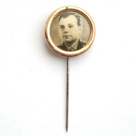 Значок-иголка Летчик-космонавт СССР Юрий Гагарин