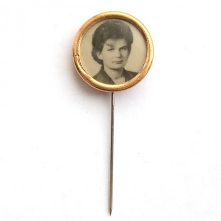 Значок-иголка Космонавт Валентина Терешкова (тип 2)