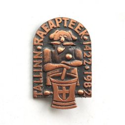 Значок Таллин. Ратушная аптека. Tallinn. Raeapteek. 1422-1982 г. 360 лет
