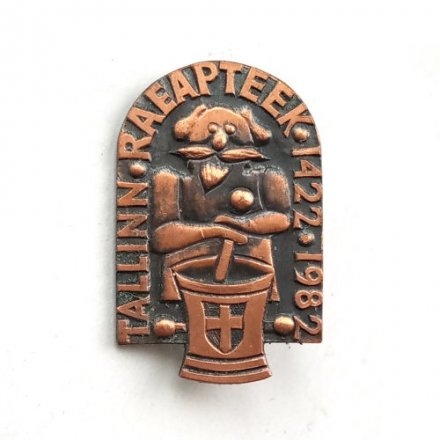 Значок Таллин. Ратушная аптека. Tallinn. Raeapteek. 1422-1982 г. 360 лет
